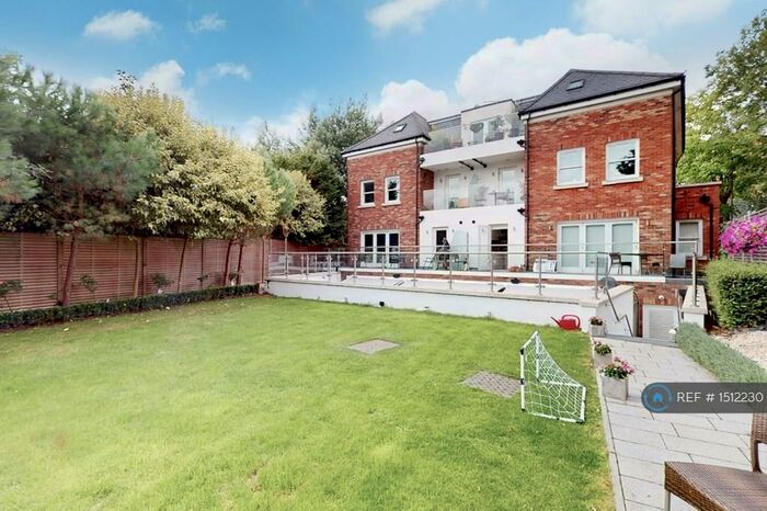 3 Bedroom Penthouse To Rent In Newlands House Tenterden Grove, London, NW4