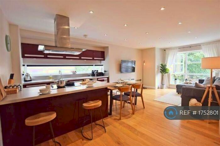 2 Bedroom Flat To Rent In Wilmslow Road, Manchester, M20