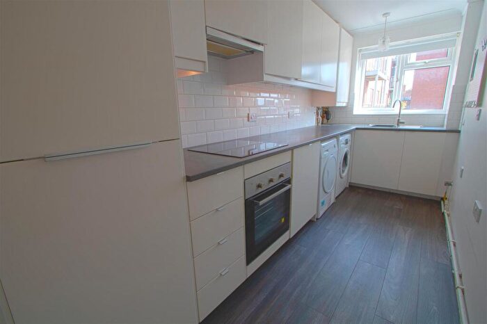 2 Bedroom Apartment For Sale In St. Ediths Court, Billericay, CM12