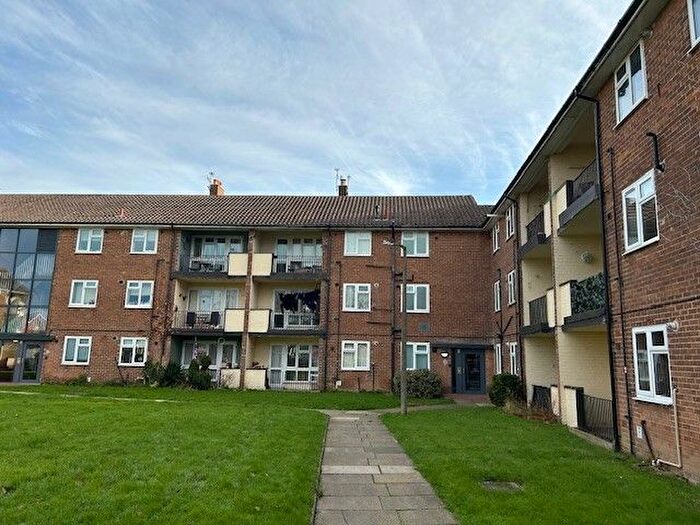 3 Bedroom Flat To Rent In Pasture Road, Wirral, CH46