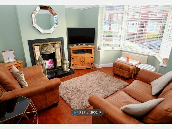 3 Bedroom Semi-Detached House To Rent In Warwards Lane, Birmingham B29