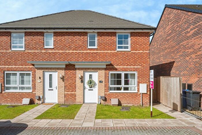 3 Bedroom Semi-Detached House For Sale In Collier Close, New Rossington, Doncaster, DN11