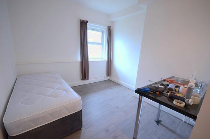 1 Bedroom Flat To Rent In Holdenhurst Road, Bournemouth, BH8