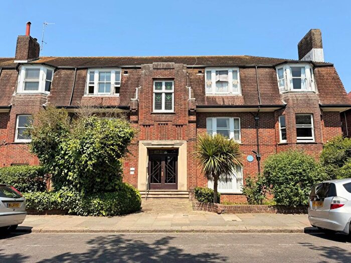 3 Bedroom Apartment For Sale In Nizells Avenue, Hove, BN3