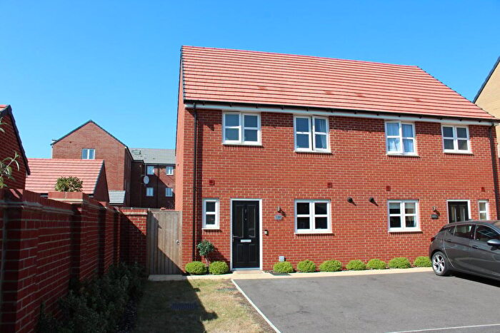 3 Bedroom Semi-Detached House For Sale In Eskil Paddock, Stotfold, Hitchin, SG5