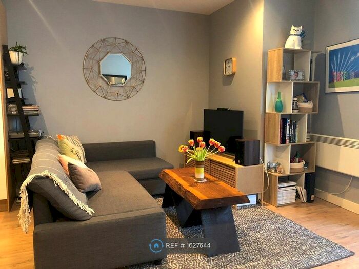 2 Bedroom Flat To Rent In Fyfe House, London, N8