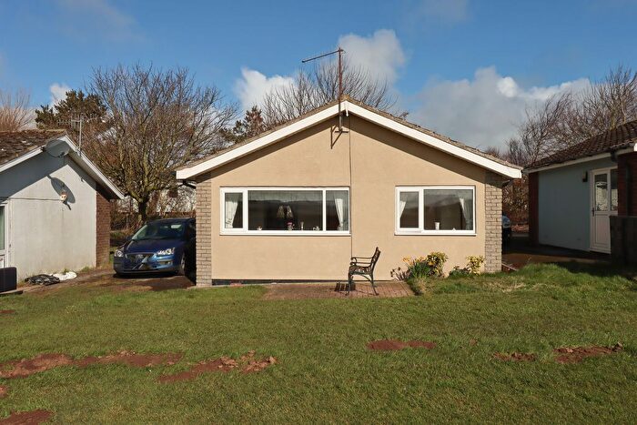 2 Bedroom Detached Bungalow For Sale In Dolphin Way, Gristhorpe, YO14