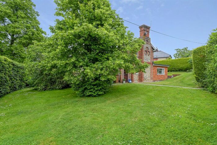 2 Bedroom Cottage To Rent In Lynx Hill, East Horsley, Leatherhead, KT24