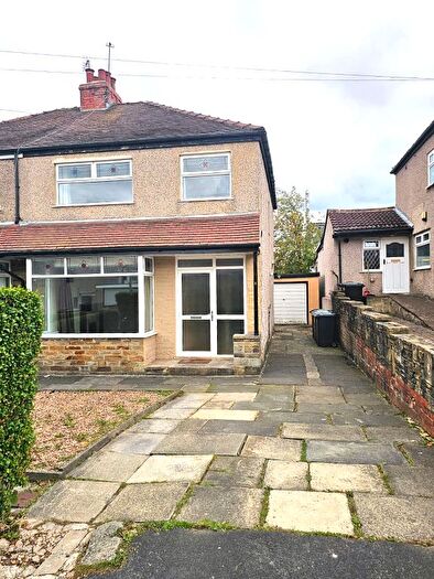 3 Bedroom Semi-Detached House For Sale In Thorn Avenue, Bradford, BD9