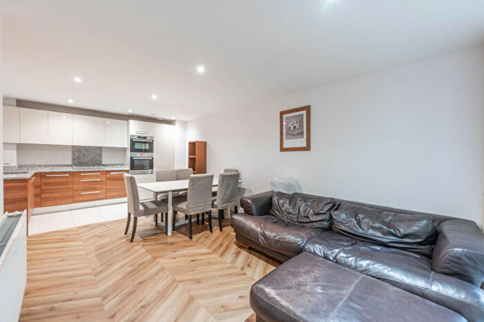 2 Bedroom Flat To Rent In Howard Road, Stanmore, HA7