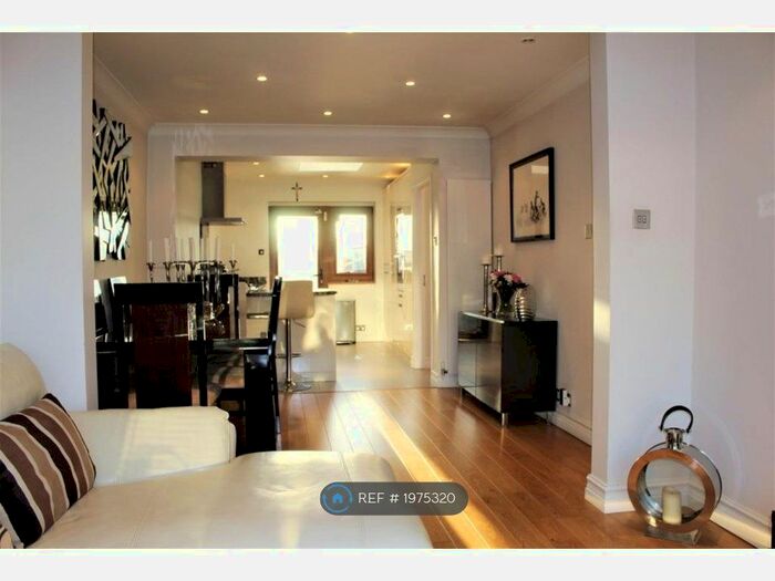 4 Bedroom Semi-Detached House To Rent In Conway Crescent, Perivale, Greenford, UB6
