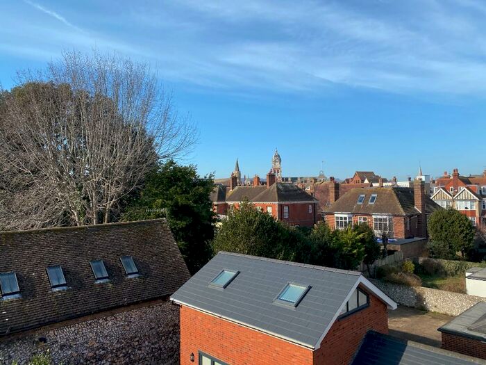 Flat To Rent In College Road, Eastbourne, East Sussex, BN21