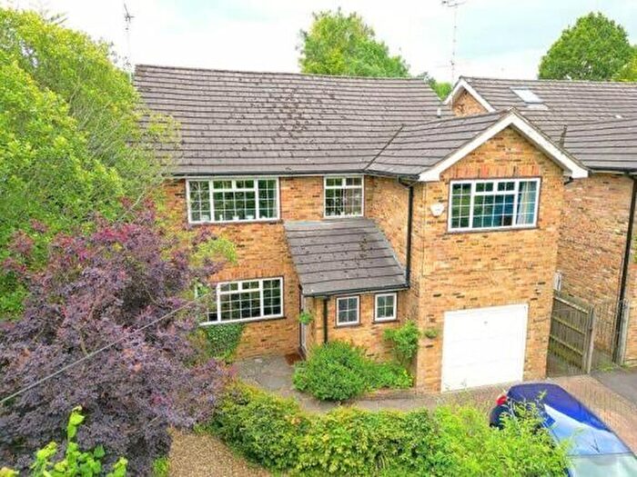 4 Bedroom Detached House For Sale In Amersham Road, Chalfont St Peter, SL9