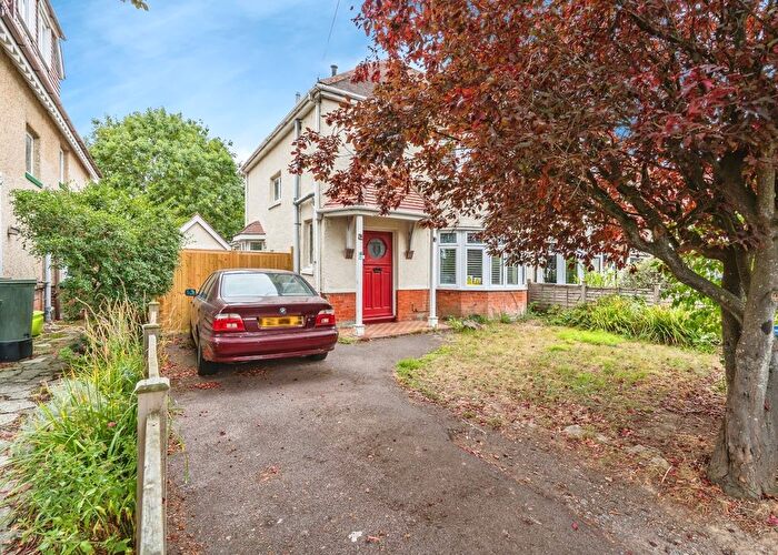 3 Bedroom Detached House For Sale In Evelyn Crescent, Southampton, Hampshire, SO15