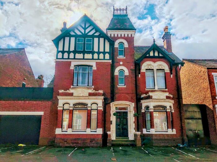 8 Bedroom Detached House To Rent In Grange Road, West Bromwich, B70