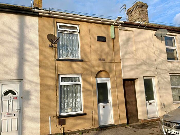 2 Bedroom Terraced House For Sale In Raglan Street, Lowestoft, Suffolk, NR32