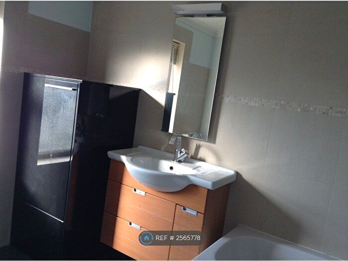 1 Bedroom Flat To Rent In Peabody Road, Farnborough, GU14