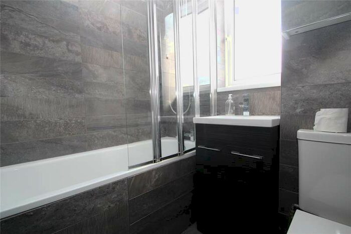 Apartment To Rent In Vignoles Road, Romford, Essex, RM7