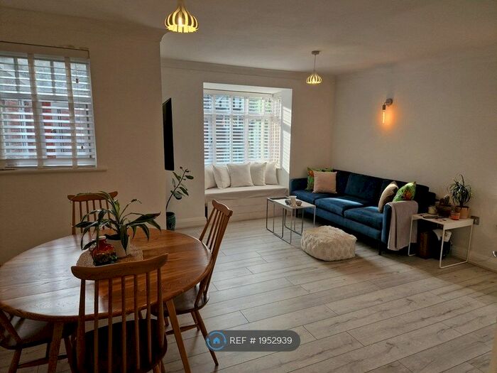 2 Bedroom Flat To Rent In Trinity Court, Birmingham, B13