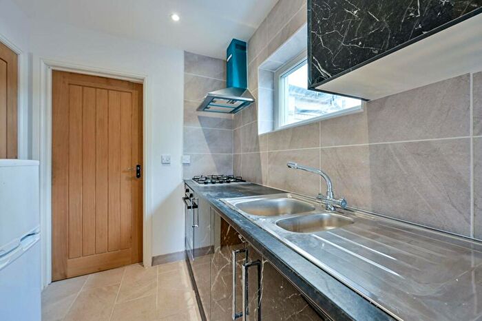 2 Bedroom Flat To Rent In Addlestone, Surrey, Addlestone, KT15