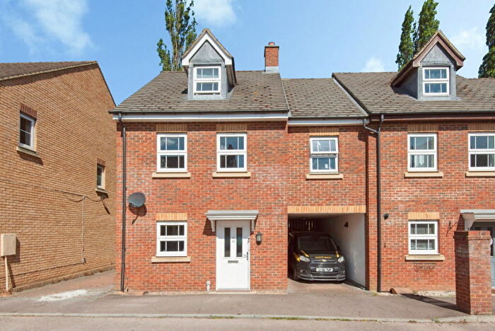 4 Bedroom Link Detached House For Sale In Stockbridge Close, Clifton, SG17