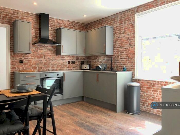 1 Bedroom Flat To Rent In Upper Richmond Road West, London, SW14