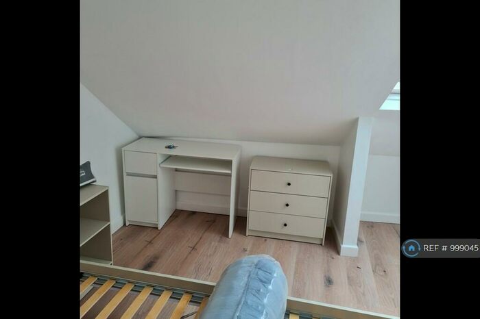 4 Bedroom Flat To Rent In Two Mile Hill Rd, Bristol, BS15