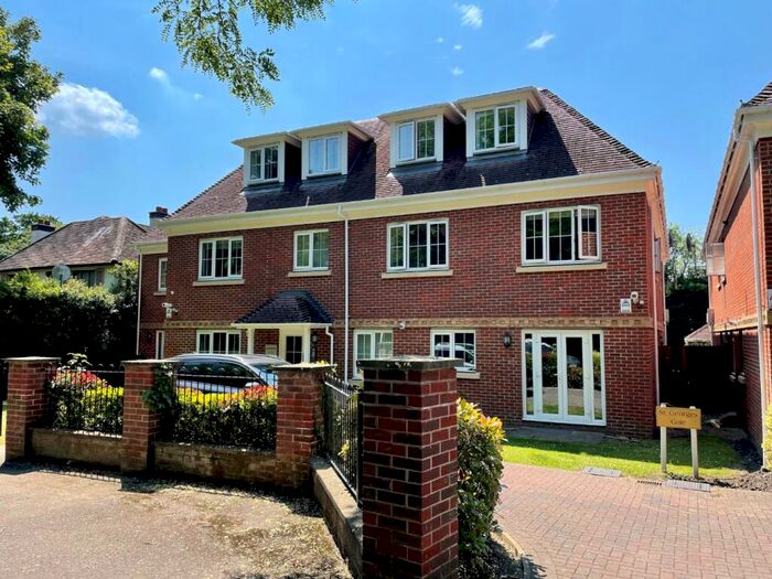 2 Bedroom Apartment To Rent In St Georges Gate, Adllestone, KT15