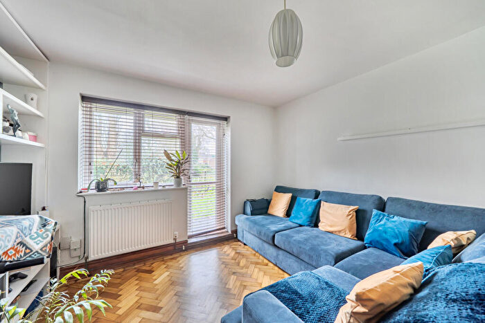 1 Bedroom Flat For Sale In Rosendale Road, West Dulwich, London, SE21