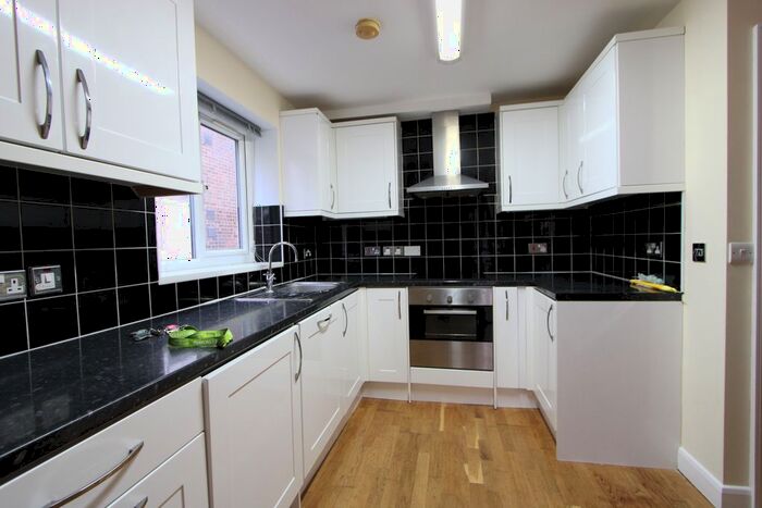 3 Bedroom Flat To Rent In Eaton Road, Sutton, SM2