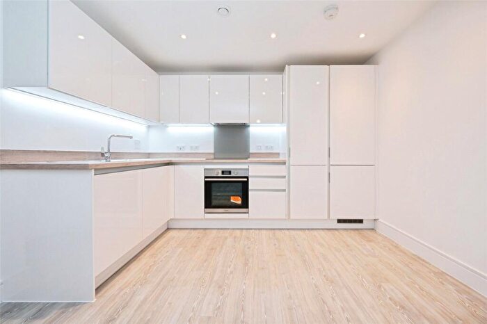 2 Bedroom Flat For Sale In Meridian Way, Southampton, Hampshire, SO14