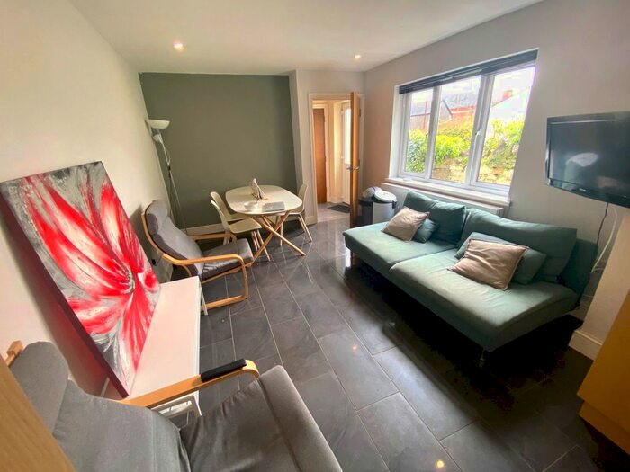 5 Bedroom Terraced House To Rent In Whitchurch Place, Cardiff, CF24