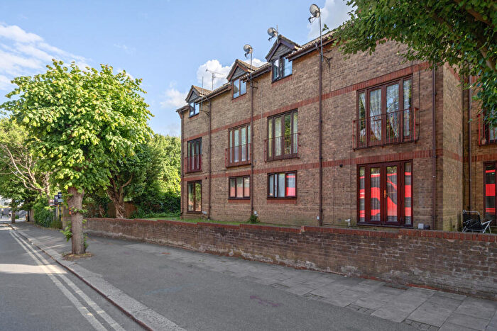 2 Bedroom Maisonette For Sale In Hawthorn Place, Erith, DA8