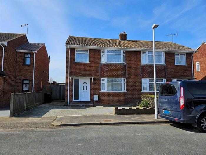 3 Bedroom Semi-Detached House To Rent In Wantsume Lees, Sandwich, CT13