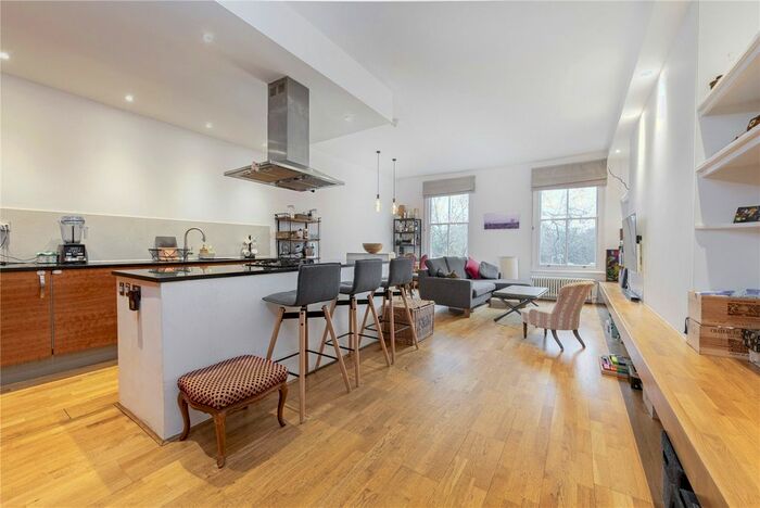 3 Bedroom Flat To Rent In Bellevue Road, London, SW17