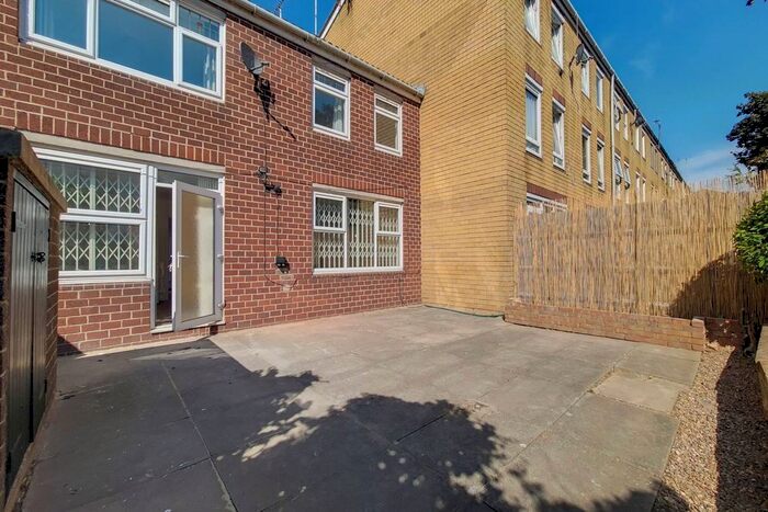 3 Bedroom Property To Rent In Evans Close, Hackney, London, E8