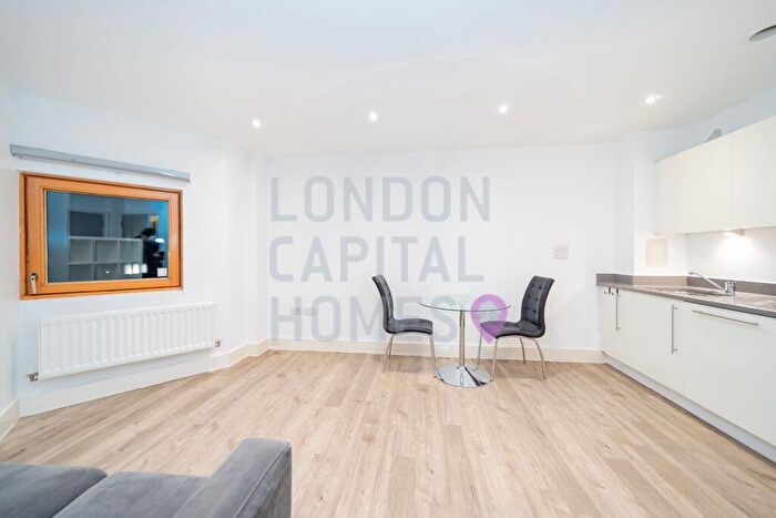 Studio To Rent In Salcombe Court, St Ives Place, London, E14
