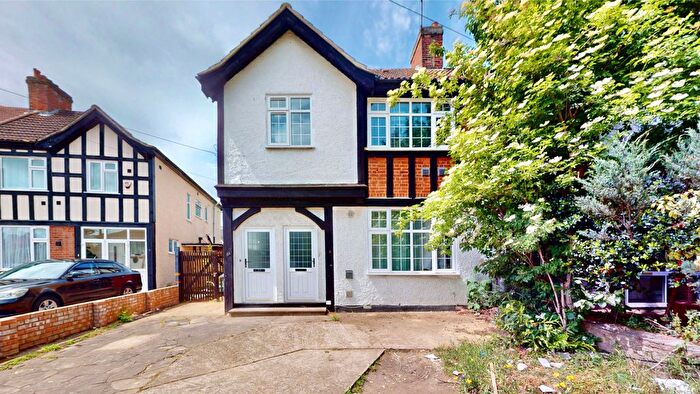 2 Bedroom Maisonette To Rent In Upper Sutton Lane, Hounslow, TW5