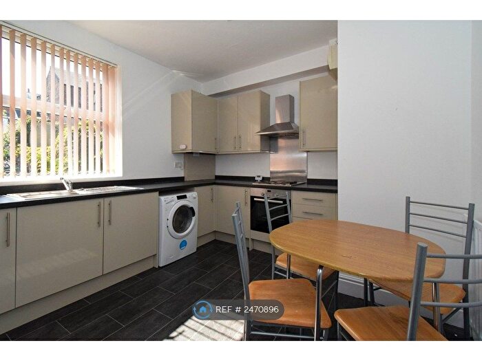 2 Bedroom Flat To Rent In Chesterfield Road, Sheffield, S8