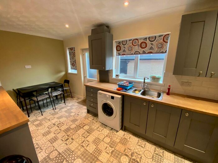 3 Bedroom House To Rent In &#;pppw Beds Woodside Road, NG9