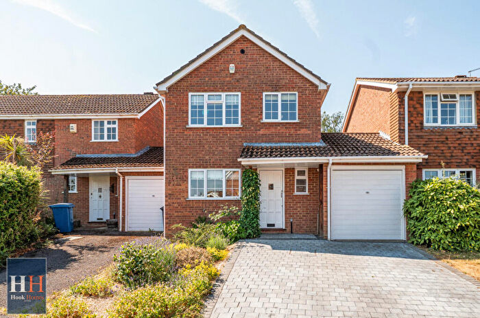 3 Bedroom Link Detached House For Sale In Beechcrest View, Hook, RG27