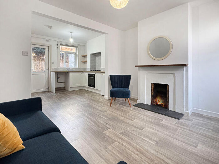 2 Bedroom Terraced House To Rent In Middleton Terrace, Cowes, PO31