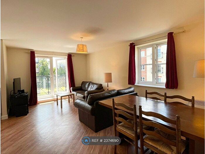 2 Bedroom Flat To Rent In Walton Street, Aylesbury, HP21