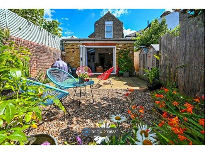 2 Bedroom Flat To Rent In Cobham Road, Kingston Upon Thames, KT1
