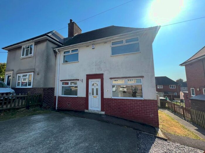 3 Bedroom Property To Rent In Smithy Place, Grassmoor, Chesterfield, S42