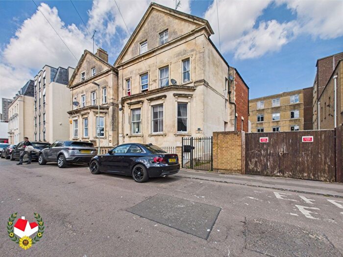 5 Bedroom Semi Detached House For Sale In Russell Street, Gloucester, GL1