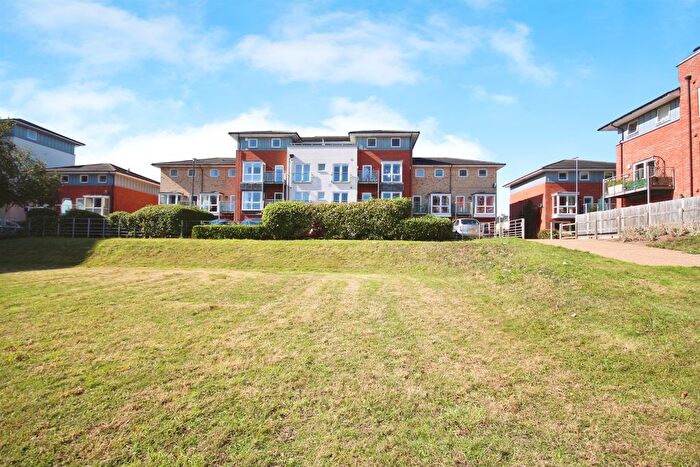 2 Bedroom Flat For Sale In Trent Place, Warwick, CV34