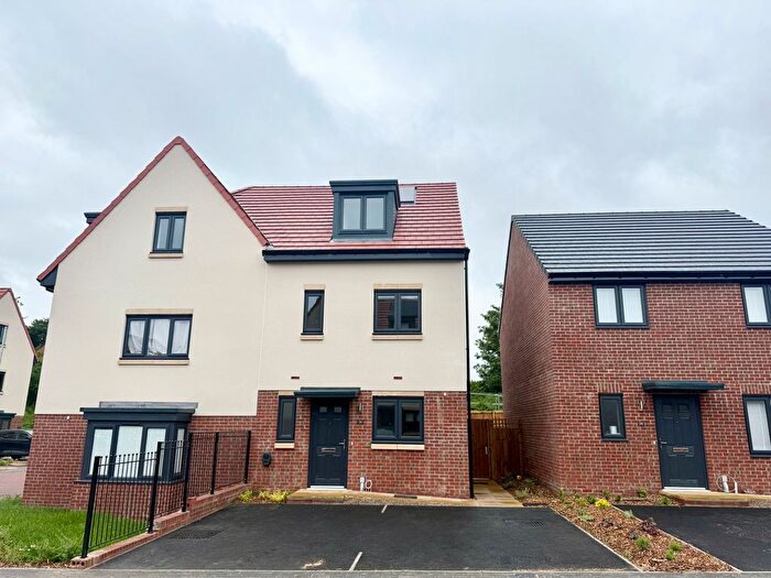 3 Bedroom Semi-Detached House To Rent In Heather Close, Seacroft, Leeds, LS14