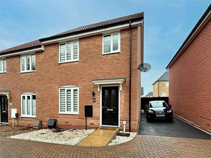 3 Bedroom Semi Detached House For Sale In Jarmain Road, Stowmarket, IP14