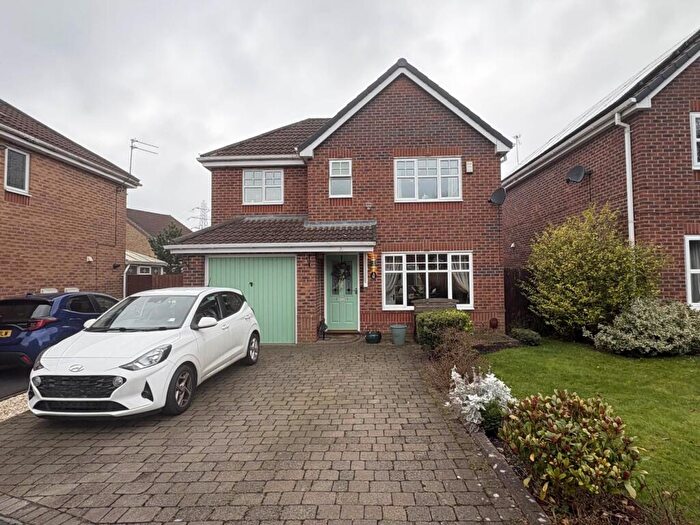 3 Bedroom Detached House For Sale In Cairnwell Road, Oldham, OL9